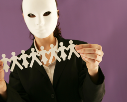 Quando o controle vira um problema: como liderar sem sufocar sua equipe 
